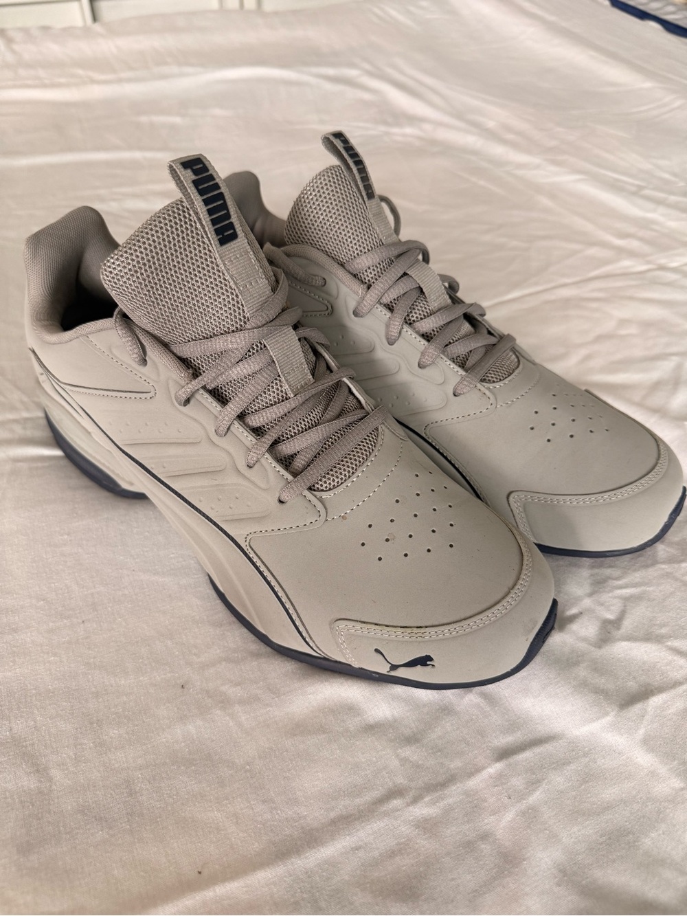 Puma Men’s Light Gray Low-Top Casual Sneakers